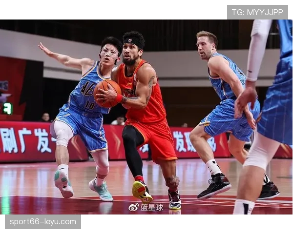 解放者杯VAR争议再起，裁判关键判罚引热议