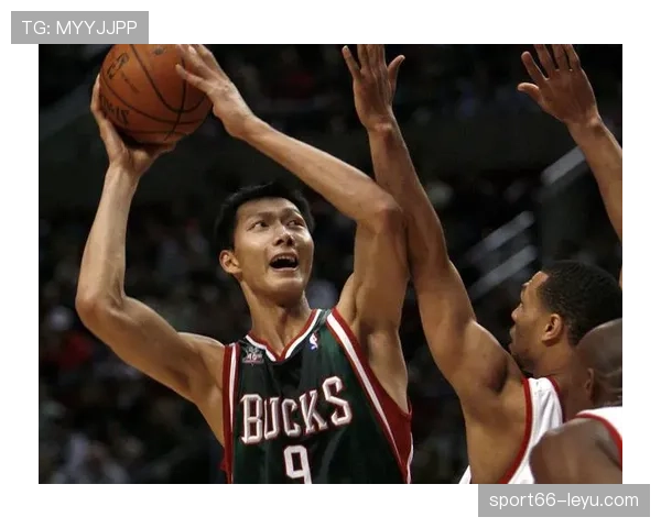 易建联家里那泳池，比咱们小区健身房还豪华，这生活真让人心慌